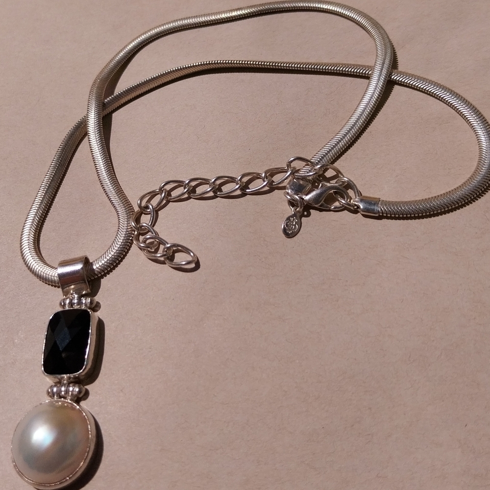 Silver  Necklace Perl Mabe & Gemstone